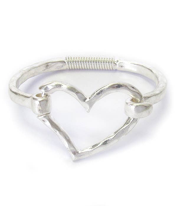( G724 ) HEART BANGLE BRACELET