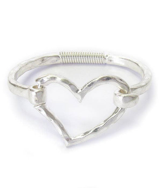 ( G724 )  HEART BANGLE BRACELET